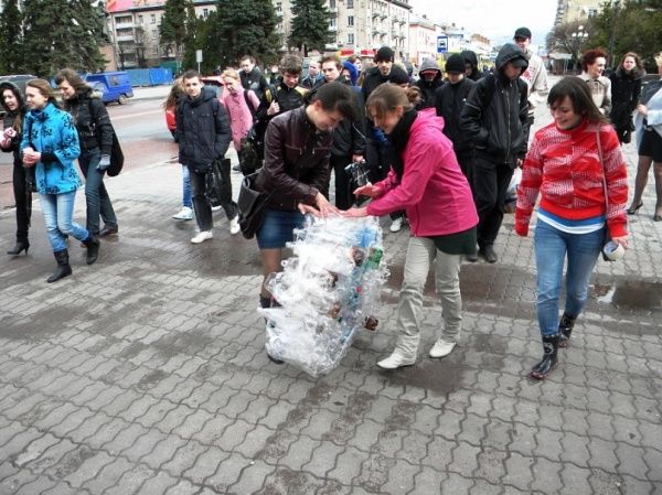 І покотився пластик до фінішу... І покотився пластик до фінішу...