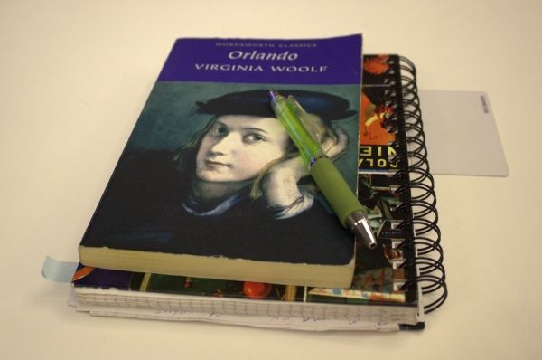 У нас не тільки україномовні книжки є :)