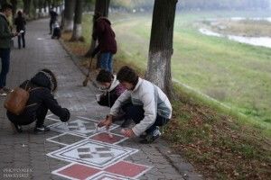 В процесі роботи над вишиванкою